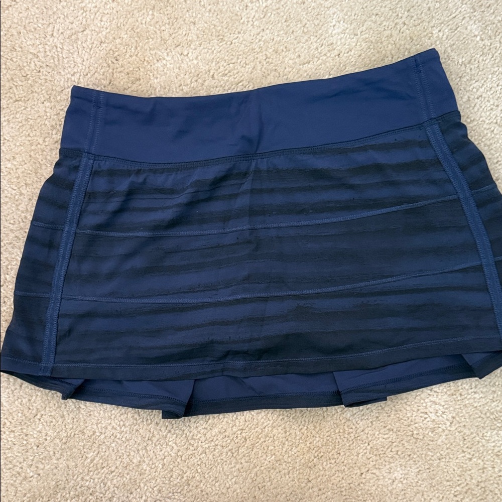 Lululemon navy and black skirt